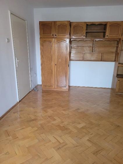 Apartament cu 2 camere semidecomandat, mobilat în Complex Studențesc