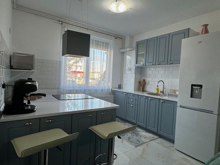 Apartament cu 2 camere decomandat, mobilat în Est