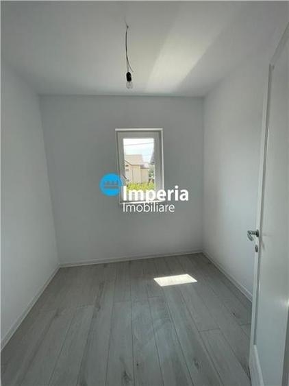 Casă individuală cu 4 camere cu Canalizare în Rediu