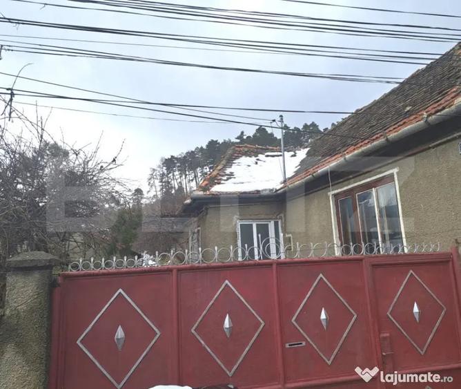 Casă cu 2 camere cu Teren 1400 Mp în Central