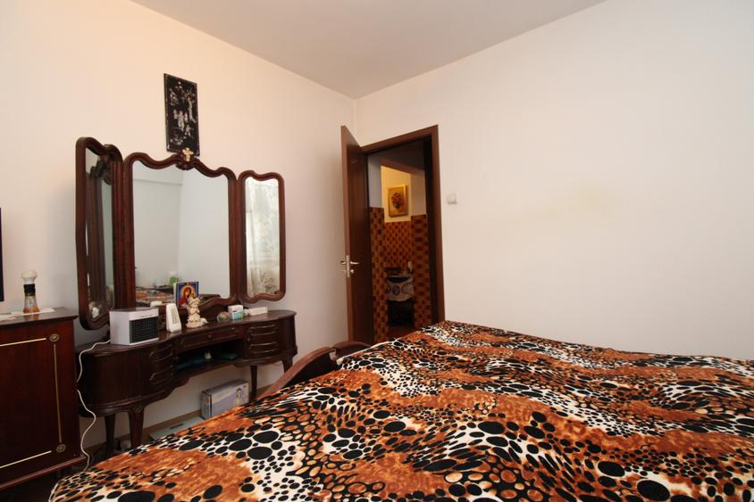 Apartament cu 3 camere decomandat în Drumul Taberei