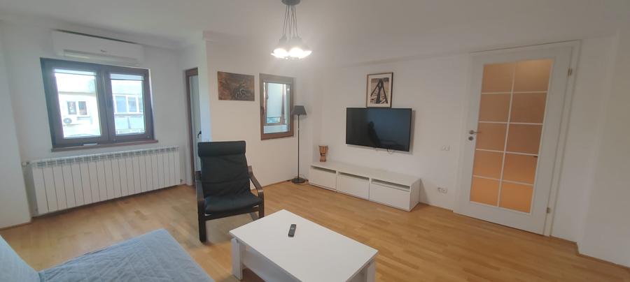 Apartament cu 3 camere decomandat în Drumul Sării