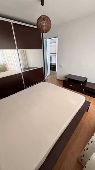 Apartament cu 3 camere semidecomandat în Apusului