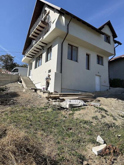 Casă cu 6 camere cu Teren 850 Mp în Breaza de Sus