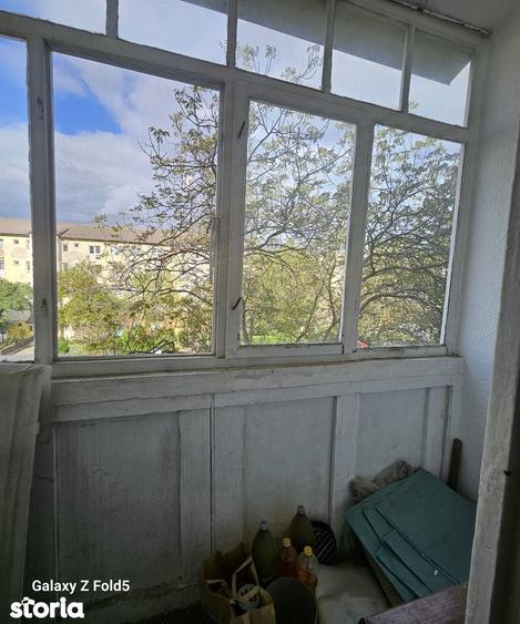 Apartament cu 3 camere semidecomandat în Nufărul