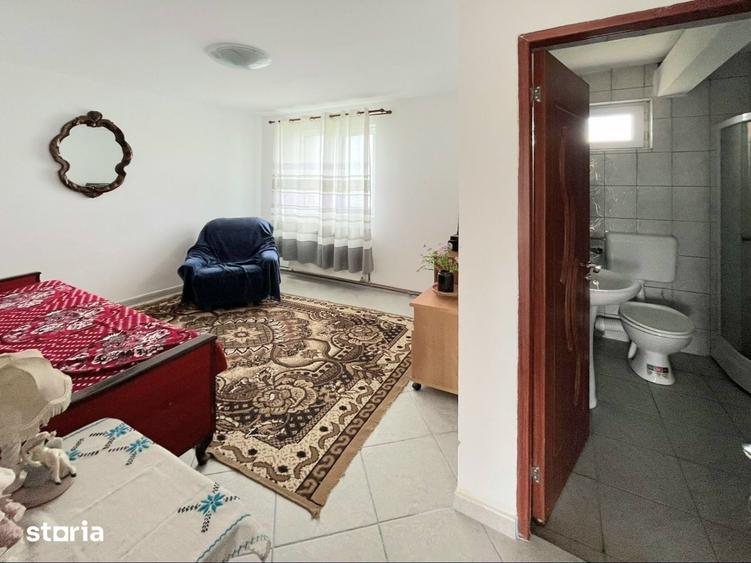 Casă cu 6 camere cu Teren 2300 Mp în Iepurești