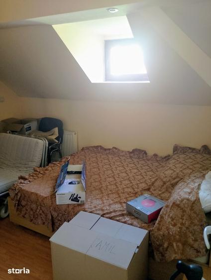 Casă individuală cu 8 camere cu Canalizare în Șagului
