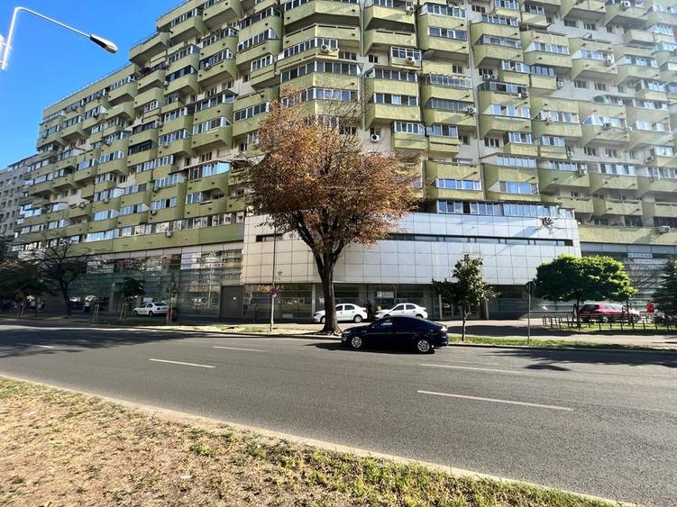 Spațiu comercial, de 1,929.4000244141 mp, în Pantelimon