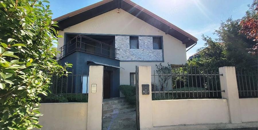 Casă cu 6 camere cu Teren 580 Mp în Dumbrăvița