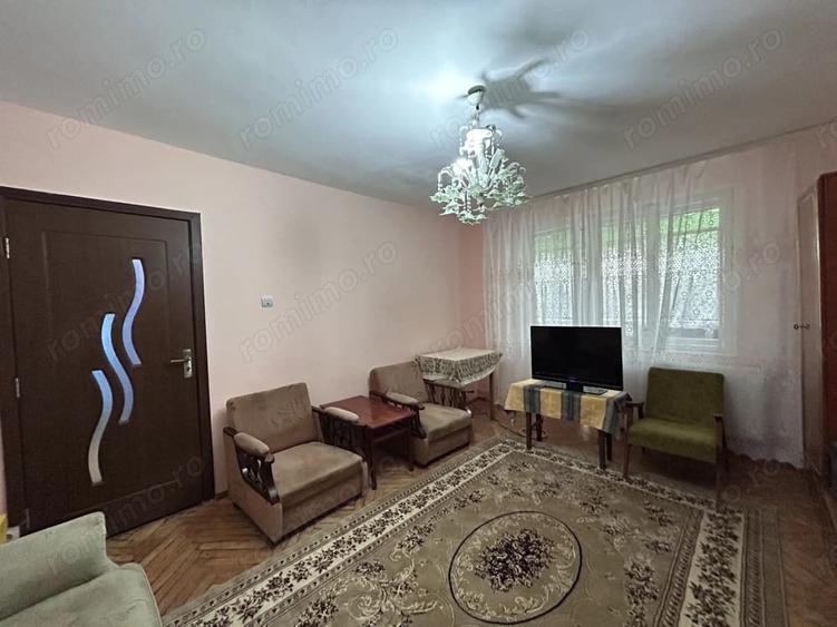 Apartament cu 2 camere decomandat în Podgoria