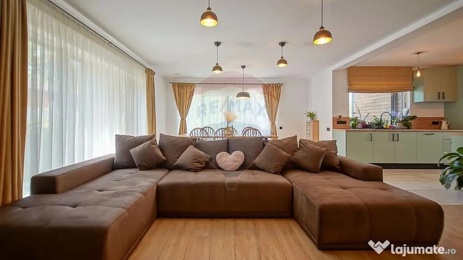 Casă cu 4 camere cu Teren 387 Mp în Stupini
