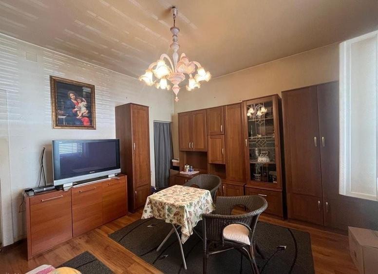 Apartament cu 4 camere semidecomandat în Central