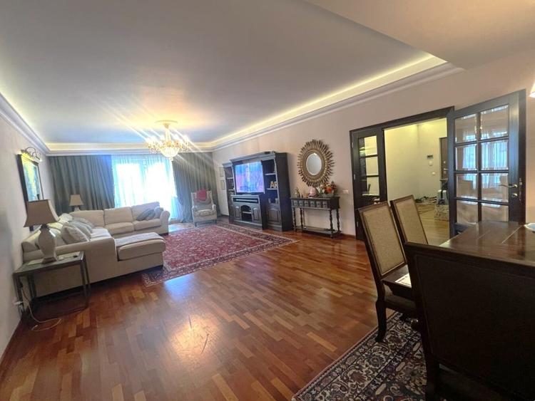Apartament cu 4 camere decomandat, mobilat în Herăstrău