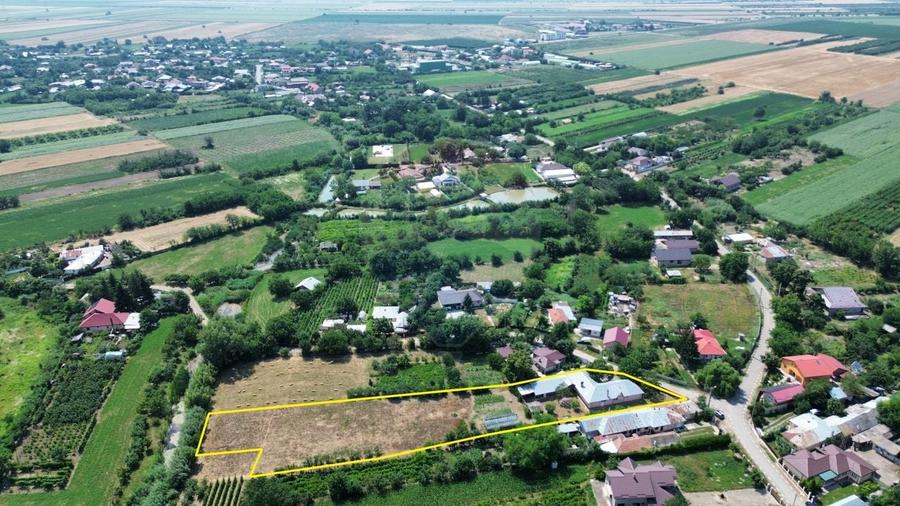 Casă individuală cu 4 camere cu Teren 3405 Mp în Suraia