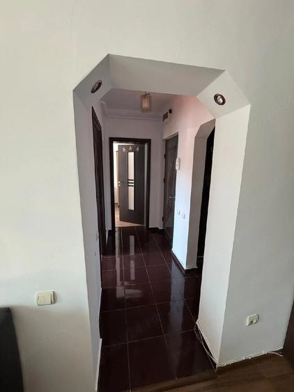 Apartament cu 3 camere semidecomandat în Splai Bahlui