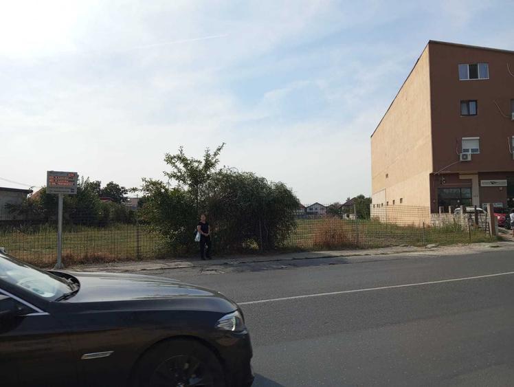 Garsonieră decomandată în Roșu
