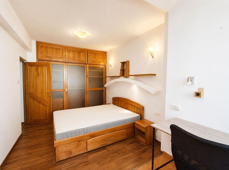 Apartament cu 4 camere decomandat în Zorilor