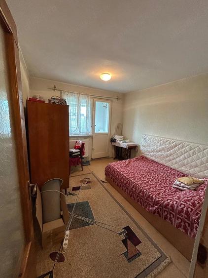Apartament cu 4 camere decomandat în Micro 38