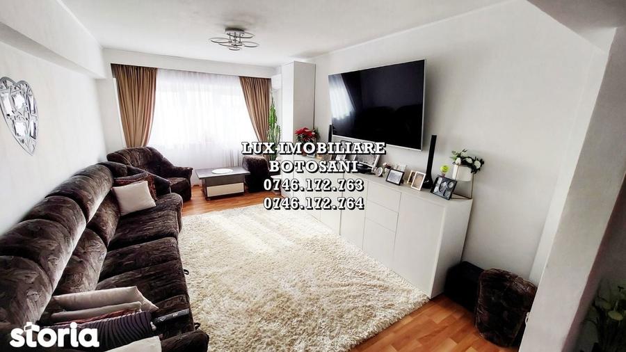 Apartament cu 4 camere decomandat în Central