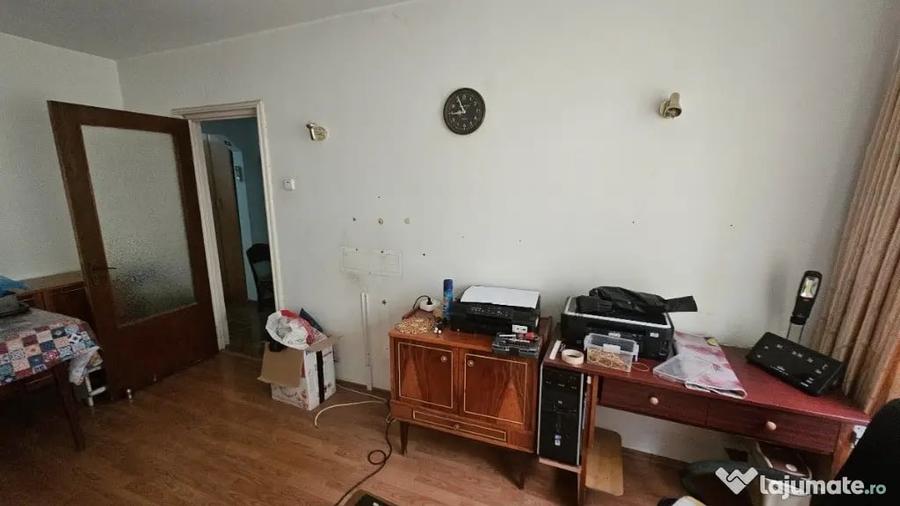 Apartament cu 3 camere decomandat în Alexandriei