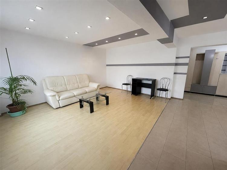 Apartament 3 camere 2 balcoane etaj 1 - zona Centrala - 2
