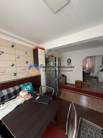 Apartament cu 4 camere semidecomandat în Precista