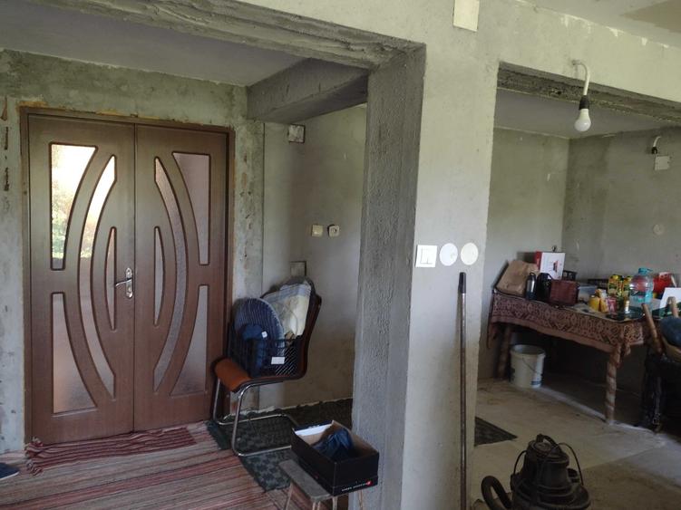 Casă cu 4 camere cu Teren 2000 Mp în Gura Văii