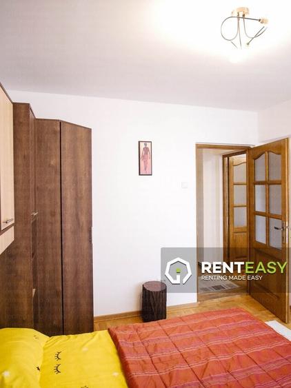 Apartament cu 3 camere semidecomandat în Piața Unirii