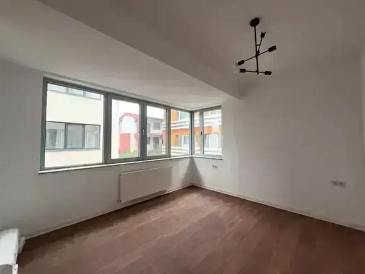 Apartament cu 4 camere decomandat în Dămăroaia