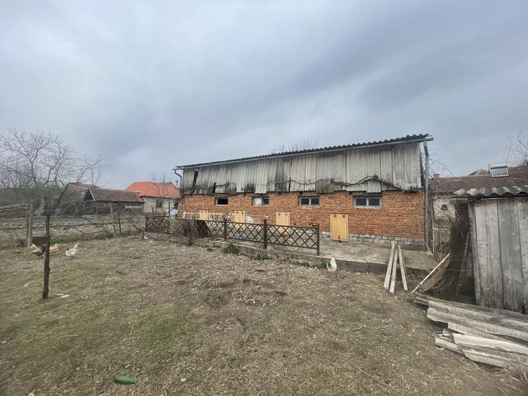 Casă cu 4 camere în Buteni
