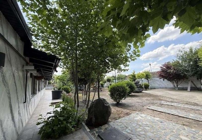Casă individuală cu 10 camere cu Teren 4000 Mp în Centură