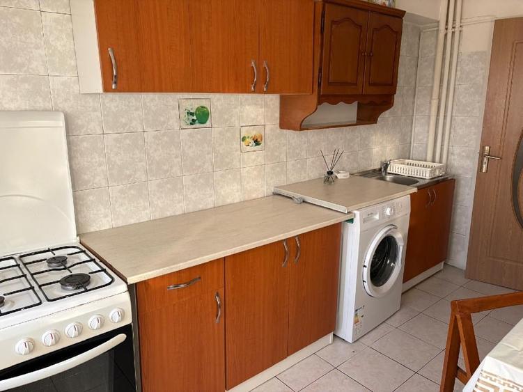 Apartament cu 2 camere decomandat, mobilat în Dacia