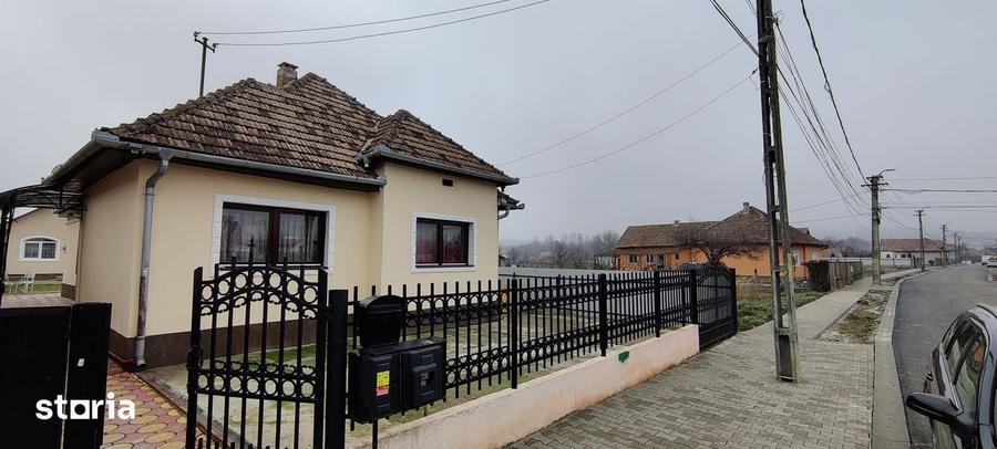 Casă cu 5 camere cu Teren 2000 Mp în Central