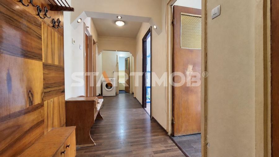 Apartament cu 3 camere decomandat în Răcădău