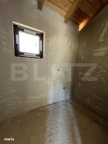 Casă cu 4 camere cu Teren 1000 Mp în Teaca