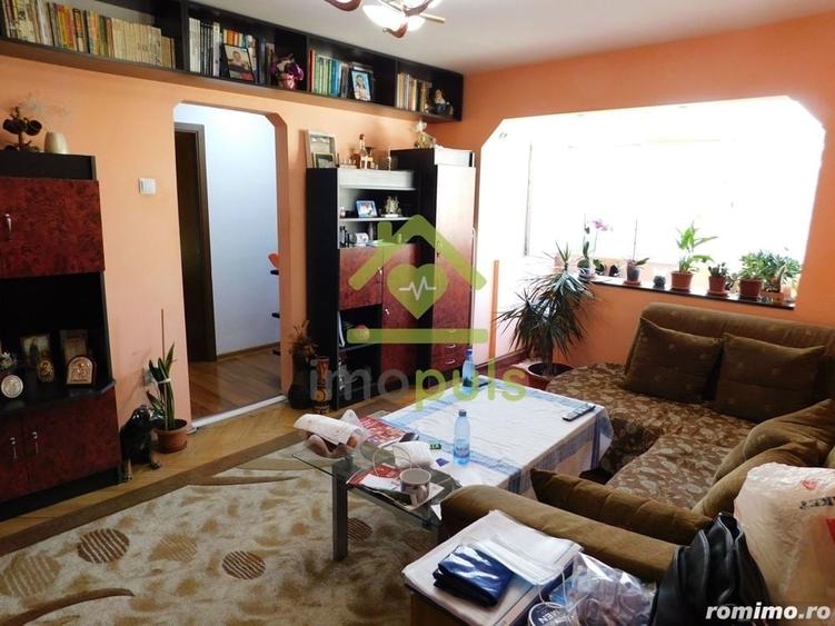 Apartament cu 3 camere semidecomandat în Girocului