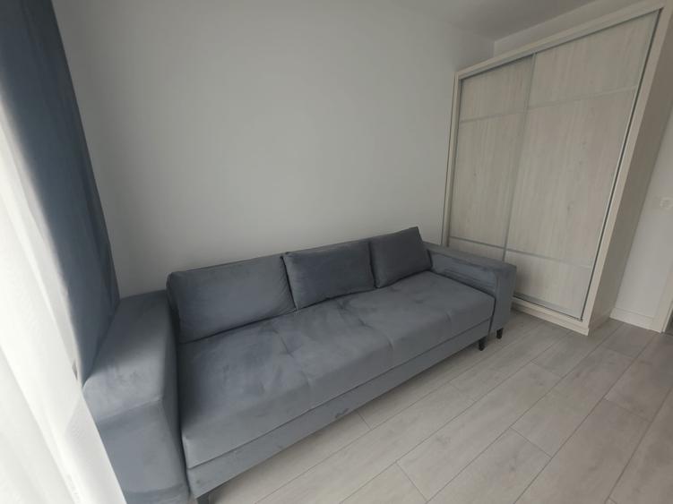 Apartament cu 3 camere semidecomandat în Tractorul