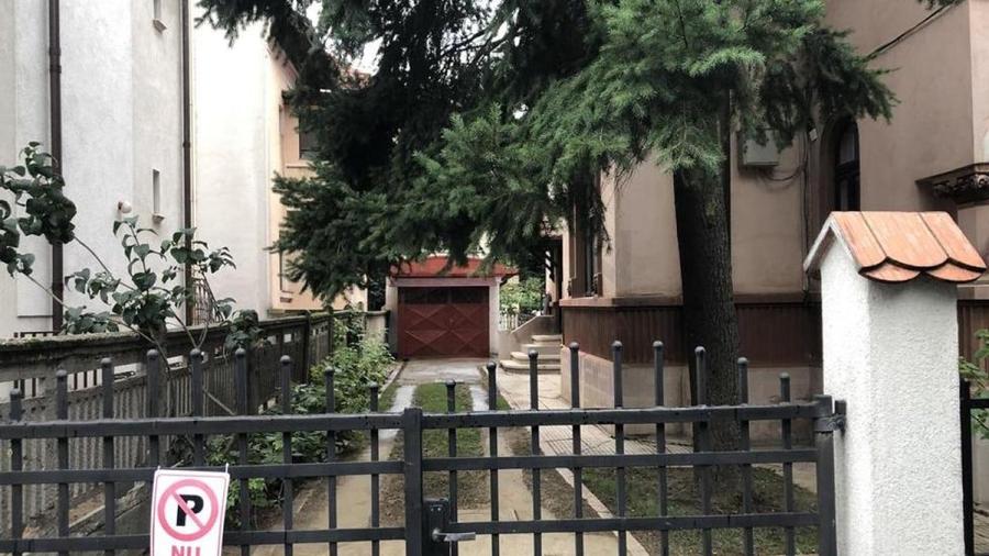 Apartament cu 3 camere decomandat în Casin