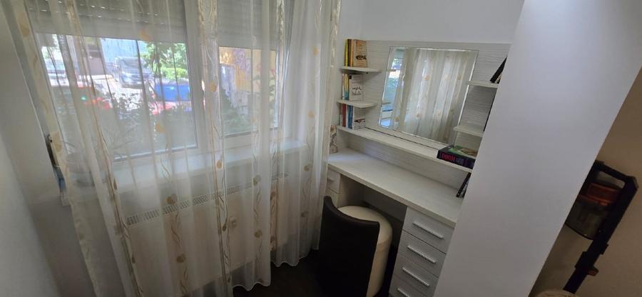 Apartament cu 3 camere decomandat, mobilat în Far