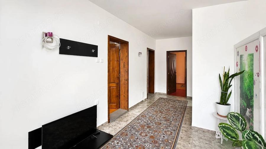 Apartament cu 2 camere decomandat în Girocului