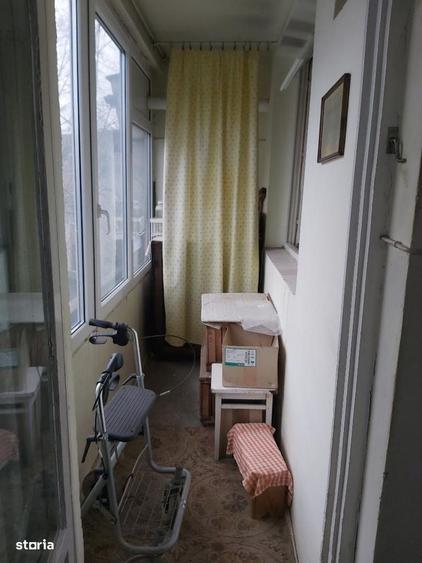Apartament cu 3 camere semidecomandat în Centrul Civic