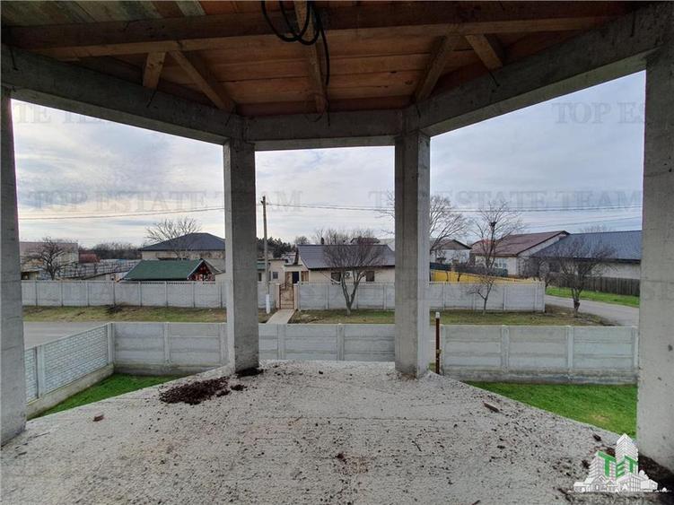 Casă cu 6 camere cu Garaj în Ciocârlia