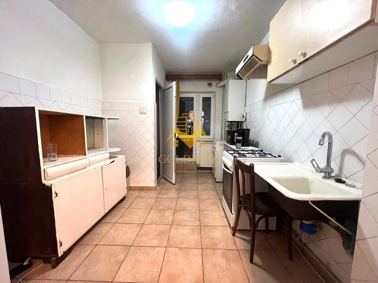 Apartament cu 3 camere decomandat în Central