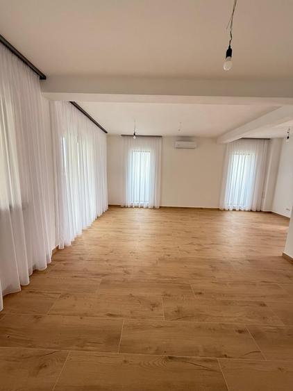 Duplex cu 4 camere cu Canalizare în Giroc