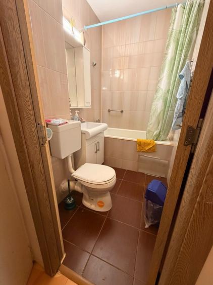 Apartament cu 3 camere semidecomandat în Drumul Taberei