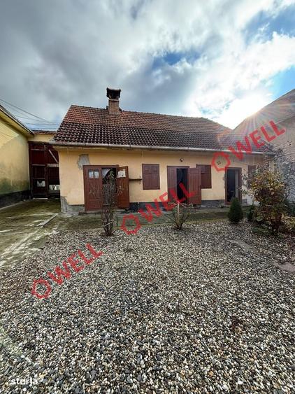Casă cu 2 camere cu Teren 2819 Mp în Cața