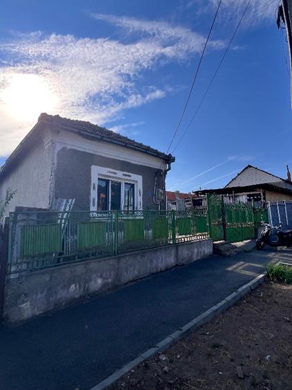 Casă cu 3 camere în Central