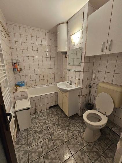 Apartament cu 2 camere decomandat în Tractorul
