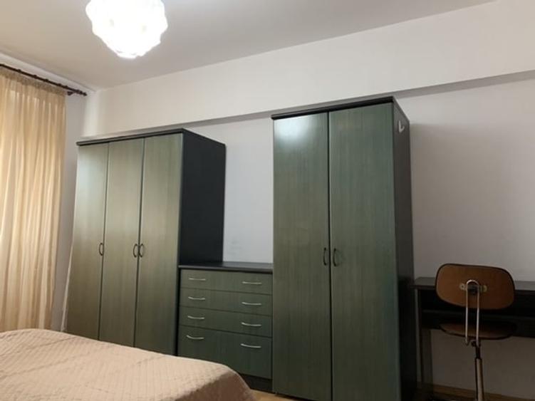 Apartament cu 3 camere decomandat, mobilat în P-ța Victoriei