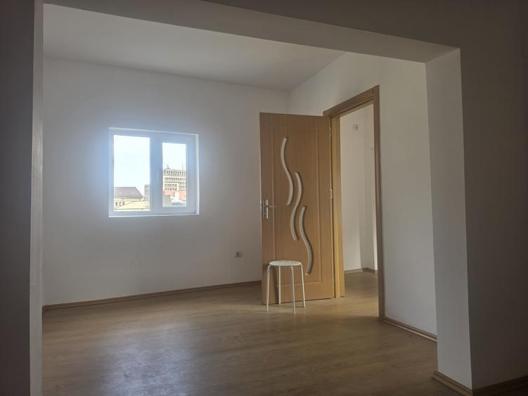 Apartament cu 2 camere decomandat în Știrbei Vodă
